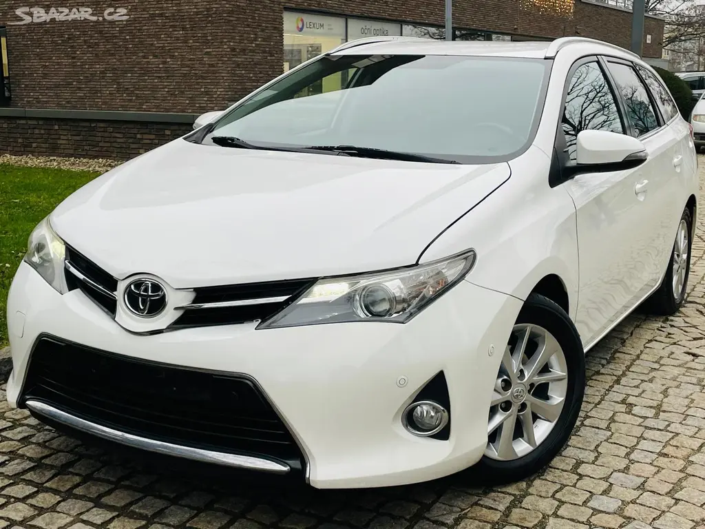 Toyota Auris, 1.6i 97KW VÝHŘEV KAM TAŽNÉ